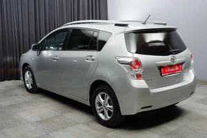 Минивэн Toyota Verso 2011 года, 1249000 рублей, Красноярск