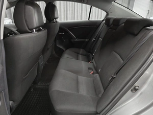 Седан Toyota Avensis 2011 года, 1100000 рублей, Красноярск