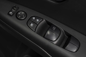 Минивэн Nissan Serena 2018 года, 1970000 рублей, Омск