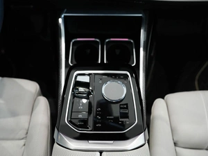 Седан BMW i7 2022 года, 13000000 рублей, Омск