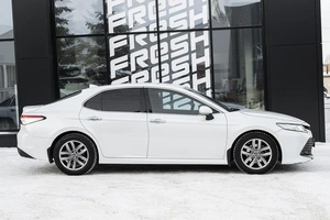 Седан Toyota Camry 2018 года, 2730000 рублей, Ульяновск