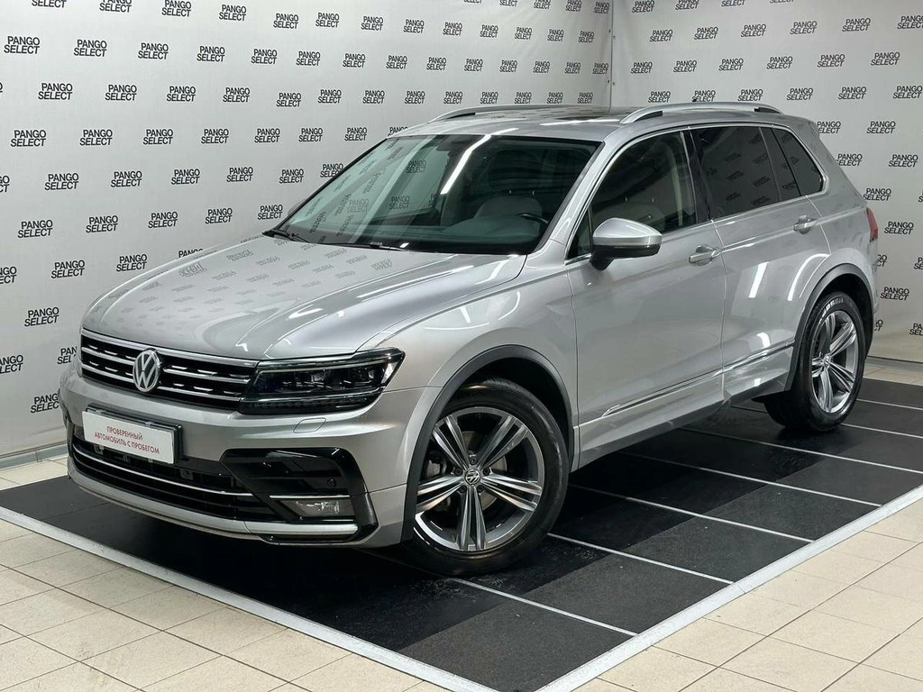 Внедорожник Volkswagen Tiguan 2018 года, 3359200 рублей, Красноярск