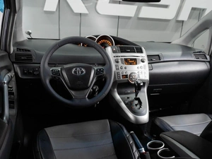 Минивэн Toyota Verso 2011 года, 1270000 рублей, Тюмень
