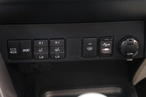 Внедорожник Toyota RAV4 2016 года, 2599000 рублей, Омск