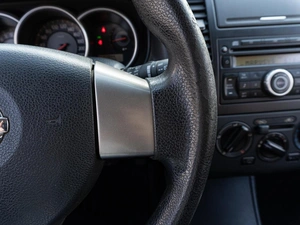 Хетчбэк Nissan Tiida 2009 года, 979000 рублей, Саратов