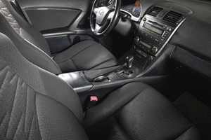 Седан Toyota Avensis 2009 года, 1019000 рублей, Сургут