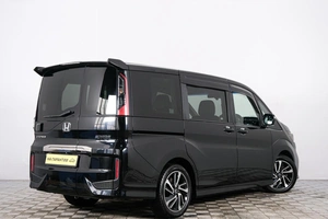 Минивэн Honda Stepwgn Spada 2017 года, 2289000 рублей, Красноярск