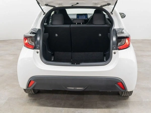 Хетчбэк Toyota Yaris 2021 года, 1270000 рублей, Красноярск