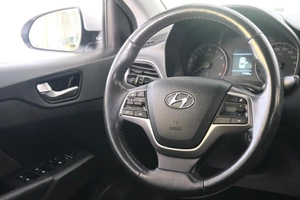 Седан Hyundai Solaris 2017 года, 1299000 рублей, Омск
