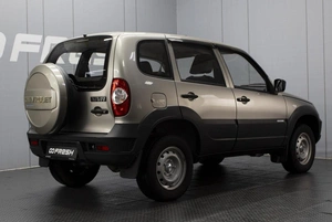 Внедорожник Chevrolet Niva 2015 года, 890000 рублей, Омск