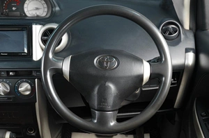 Хетчбэк Toyota Ist 2002 года, 619000 рублей, Тюмень