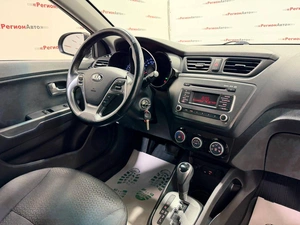 Седан Kia Rio 2016 года, 935000 рублей, Красноярск