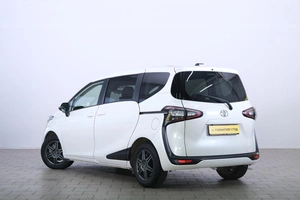 Минивэн Toyota Sienta 2018 года, 1589000 рублей, Омск