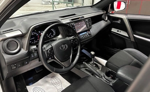 Внедорожник Toyota RAV4 2018 года, 2657000 рублей, Красноярск