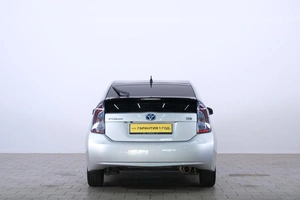 Лифтбек Toyota Prius 2015 года, 1349000 рублей, Омск
