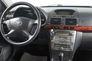 Седан Toyota Avensis 2005 года, 999000 рублей, Томск