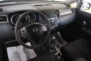 Хетчбэк Nissan Tiida 2010 года, 879000 рублей, Омск