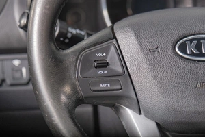 Седан Kia Rio 2012 года, 929000 рублей, Томск