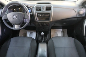 Седан Renault Logan 2016 года, 689000 рублей, Омск