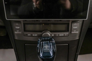 Седан Toyota Avensis 2004 года, 769000 рублей, Челябинск