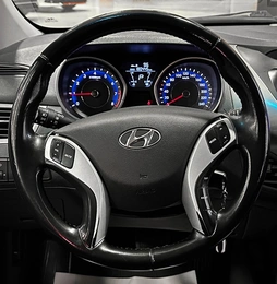 Седан Hyundai Elantra 2011 года, 897000 рублей, Красноярск