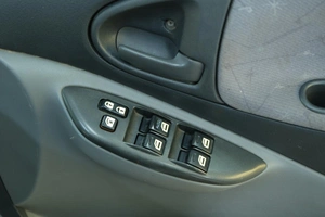 Хетчбэк Toyota Vitz 2000 года, 389000 рублей, Омск