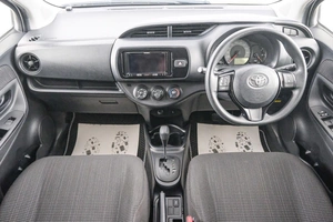 Хетчбэк Toyota Vitz 2019 года, 949000 рублей, Красноярск