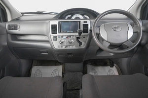 Минивэн Toyota Raum 2005 года, 549000 рублей, Кемерово