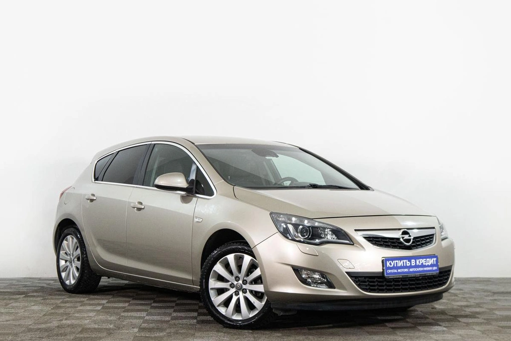 Хетчбэк Opel Astra 2012 года, 749000 рублей, Сургут