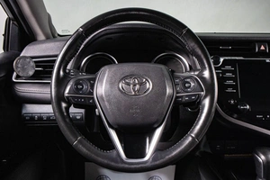 Седан Toyota Camry 2019 года, 3649000 рублей, Сургут