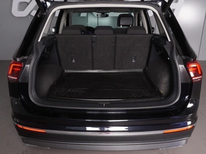 Внедорожник Volkswagen Tiguan 2017 года, 2680000 рублей, Красный Пахарь