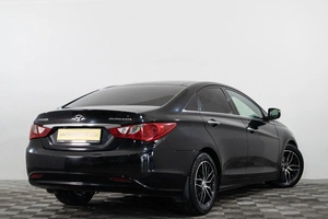 Седан Hyundai Sonata 2011 года, 1169000 рублей, Сургут