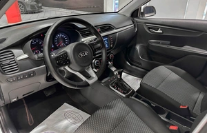 Хетчбэк Kia Rio X-Line 2018 года, 1420000 рублей, Красноярск