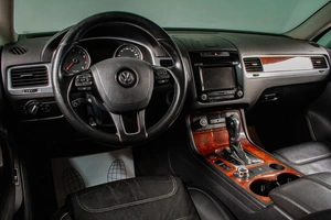 Внедорожник Volkswagen Touareg 2012 года, 1589000 рублей, Сургут