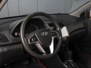 Седан Hyundai Solaris 2015 года, 960000 рублей, Омск