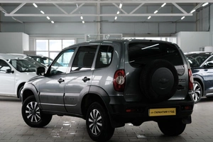 Внедорожник Chevrolet Niva 2017 года, 669000 рублей, Омск