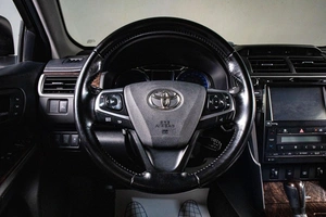 Седан Toyota Camry 2017 года, 2439000 рублей, Сургут
