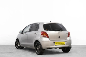 Хетчбэк Toyota Yaris 2009 года, 489000 рублей, Барнаул