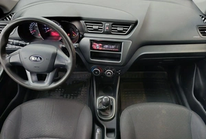 Седан Kia Rio 2013 года, 420000 рублей, Солонцы