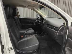 Внедорожник Mitsubishi Outlander 2015 года, 1950000 рублей, Красноярск