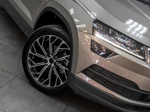 Внедорожник Skoda Karoq 2021 года, 2469000 рублей, Тюмень