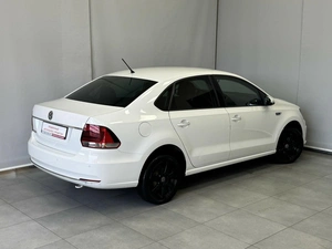Седан Volkswagen Polo 2015 года, 845000 рублей, Красноярск