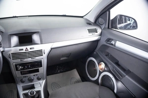 Хетчбэк Opel Astra 2012 года, 699000 рублей, Пермь