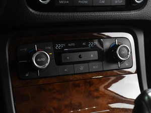 Внедорожник Volkswagen Touareg 2012 года, 2099000 рублей, Тюмень