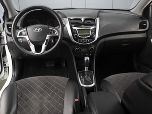 Хетчбэк Hyundai Solaris 2013 года, 915777 рублей, Омск