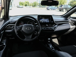 Внедорожник Toyota C-HR 2018 года, 2399000 рублей, Волгоград