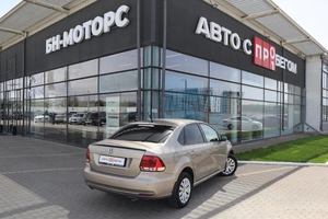 Седан Volkswagen Polo 2015 года, 1300000 рублей, Мирное
