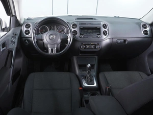 Внедорожник Volkswagen Tiguan 2013 года, 1330000 рублей, Ростов-на-Дону
