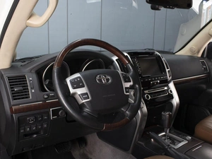Внедорожник Toyota Land Cruiser 2015 года, 3350000 рублей, Омск