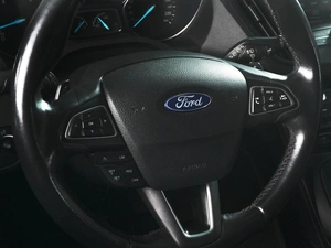 Внедорожник Ford Kuga 2017 года, 1505000 рублей, Красный Пахарь